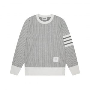 톰브라운(Thom Browne)의 시어서커 4-선 크루넥 맨투맨