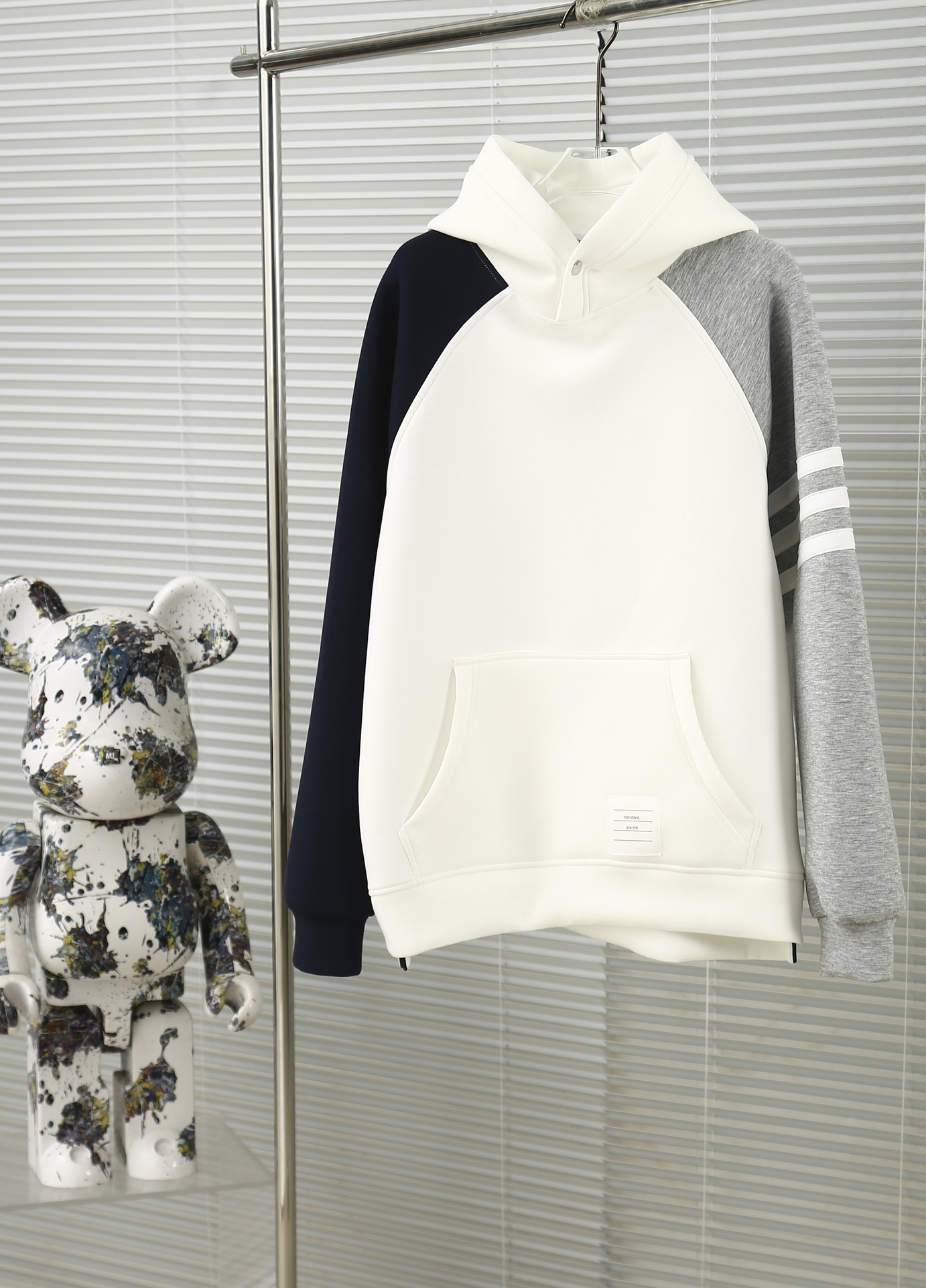 톰브라운(Thom Browne) 암밴드 배색 라그랑 후드 티셔츠