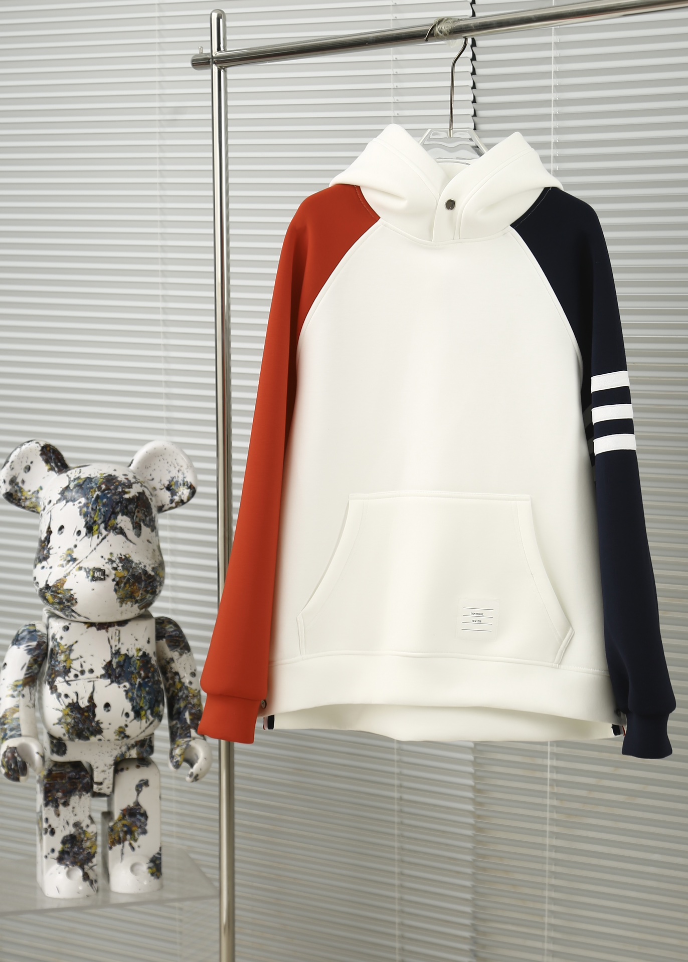 톰브라운(Thom Browne) 암밴드 배색 라그랑 후드 티셔츠