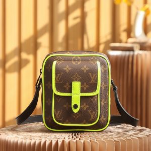 루이비통 (Louis Vuitton) 크리스토퍼 웨어러블 월릿