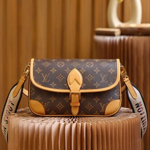 루이비통 (Louis Vuitton) 다이앤 모노그램 핸드백