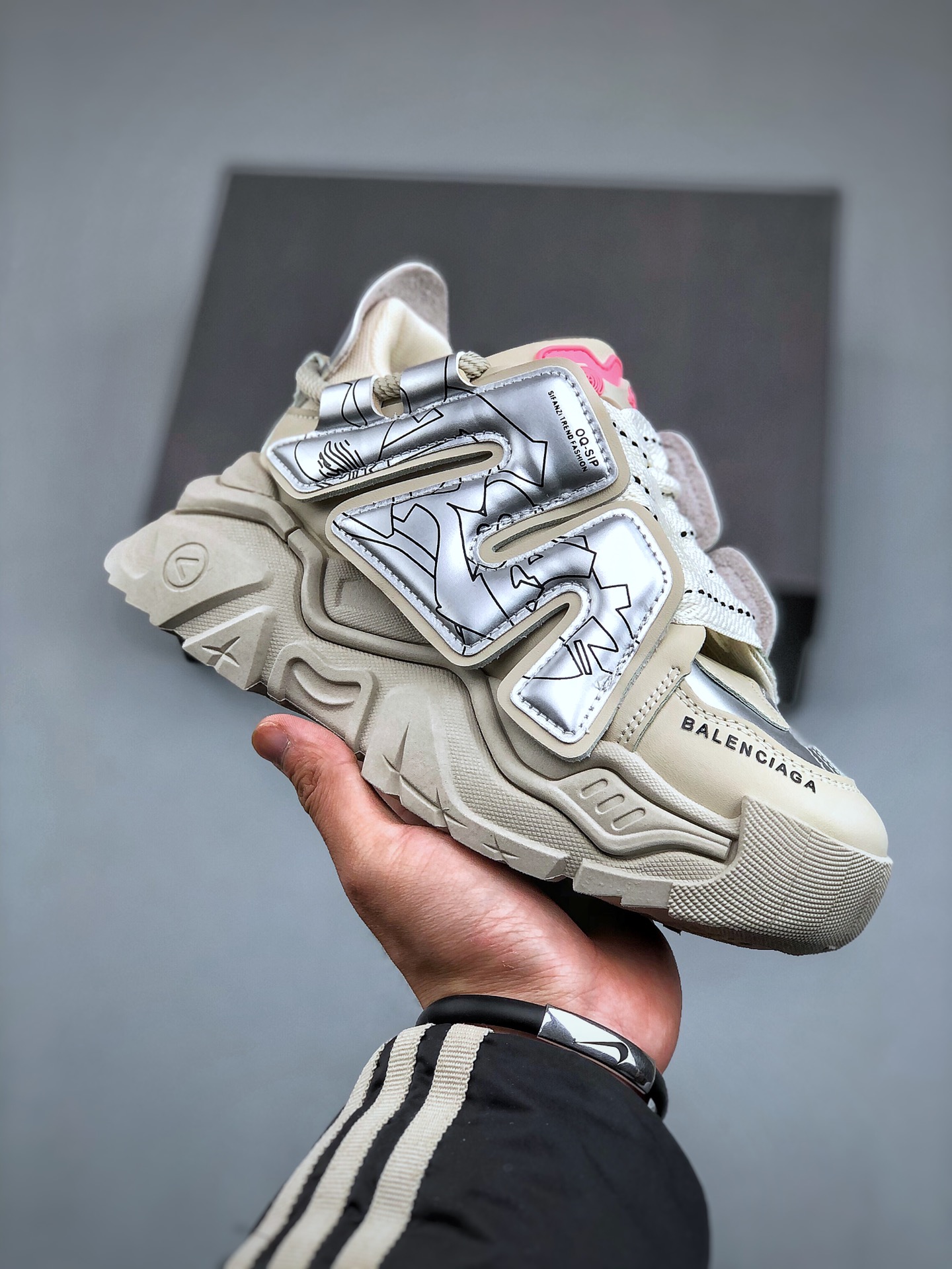 발렌시아가 (Balenciaga)트랙 시그니처 스니커즈