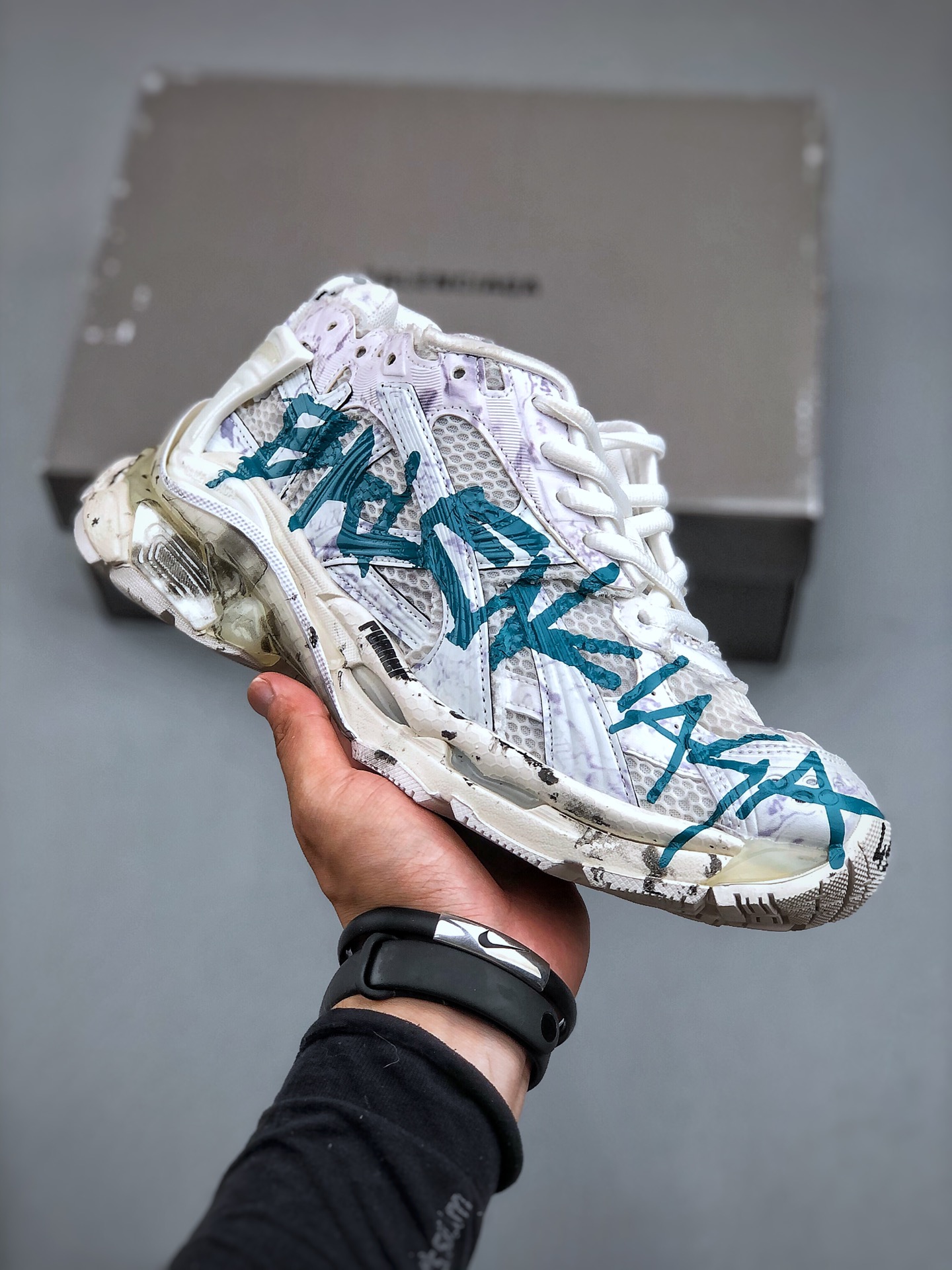 발렌시아가(Balenciaga) 러너 그래피티 스니커즈