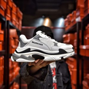 발렌시아가 (Balenciaga) 트리플 S 스니커즈