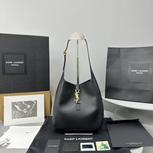 생로랑(Saint Laurent)의 르 5 아 7(Le 5 à 7) 라지 소프트 호보백