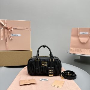 미우미우(Miu Miu) 아르카디 마테라쎄