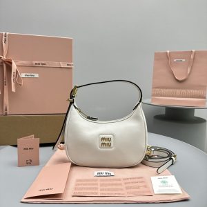 미우미우(Miu Miu) 가죽 호보백