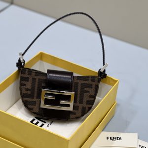 펜디(FENDI) 주카 캔버스 미니 크로와상백