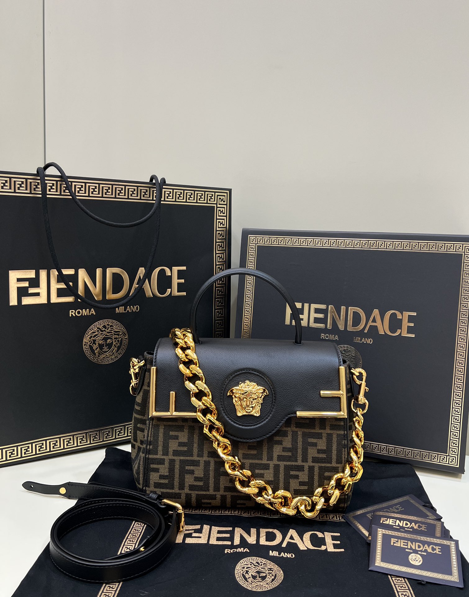 펜다체 (Fendi x Versace) 라 메두사 핸드백