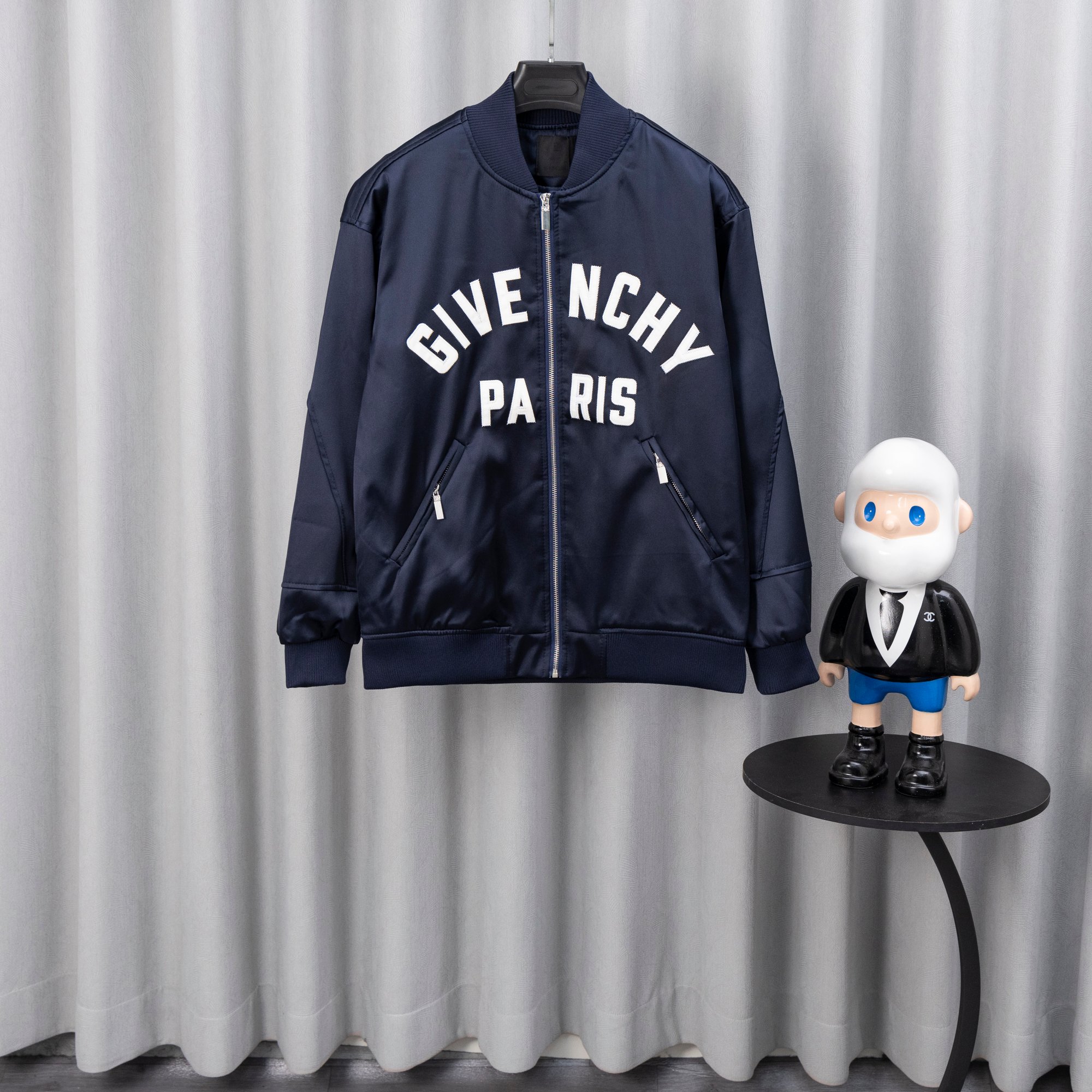 지방시(GIVENCHY) 파리스 로고 자수 봄버 자켓