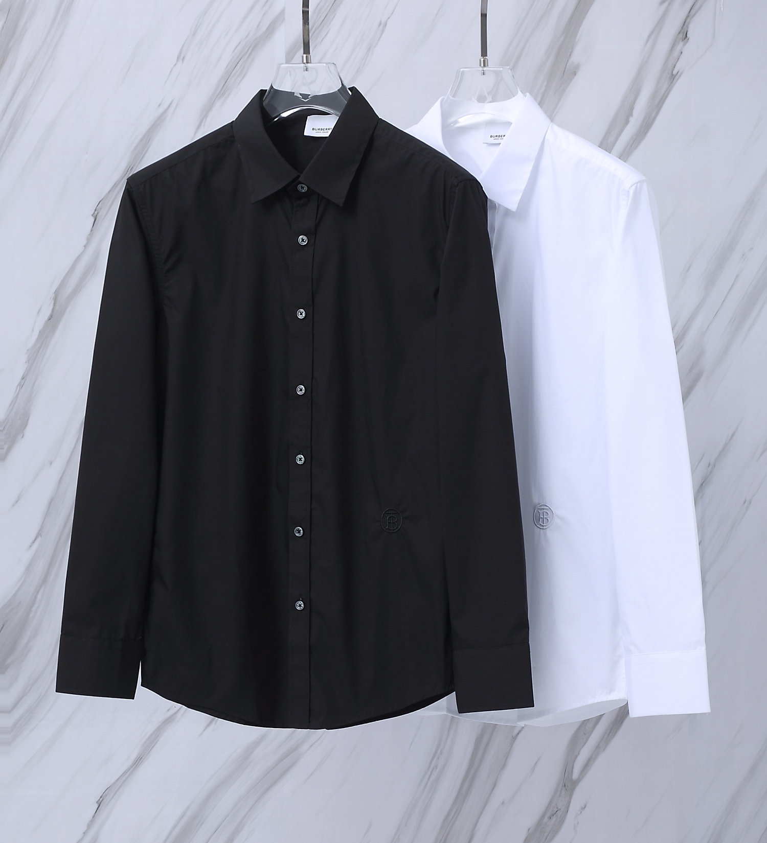 버버리(Burberry) 클래식 솔리드 컬러 로고 자수 긴팔 스트라이프 셔츠