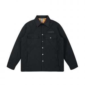 버버리(Burberry)의 리버시블 퀼팅 나일론 오버셔츠
