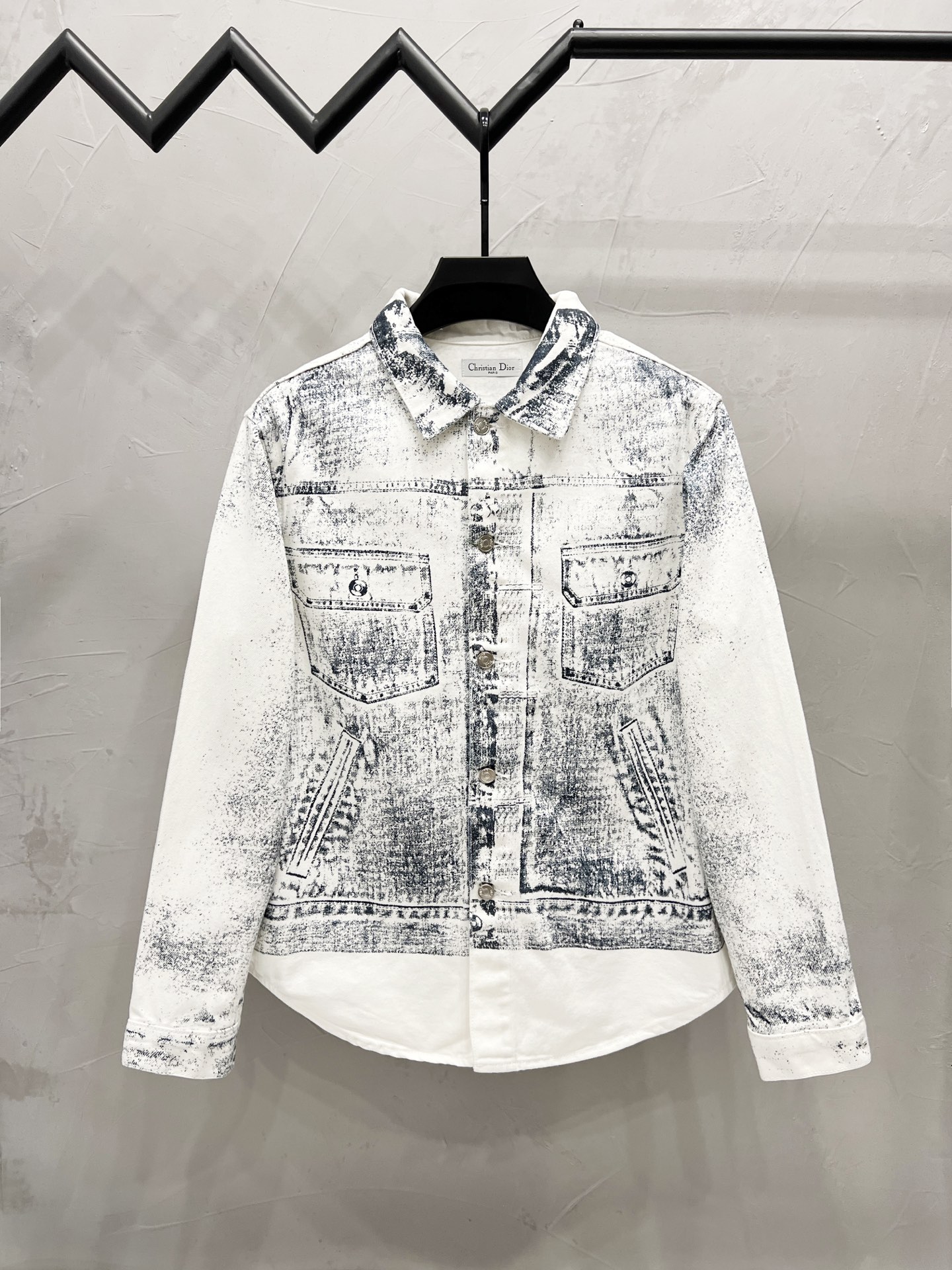 디올(Dior) 트롱프뢰유 데님 프린트 오버셔츠