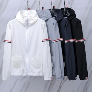 톰브라운(Thom Browne) RWB 스트라이프 암밴드 후드 윈드브레이커