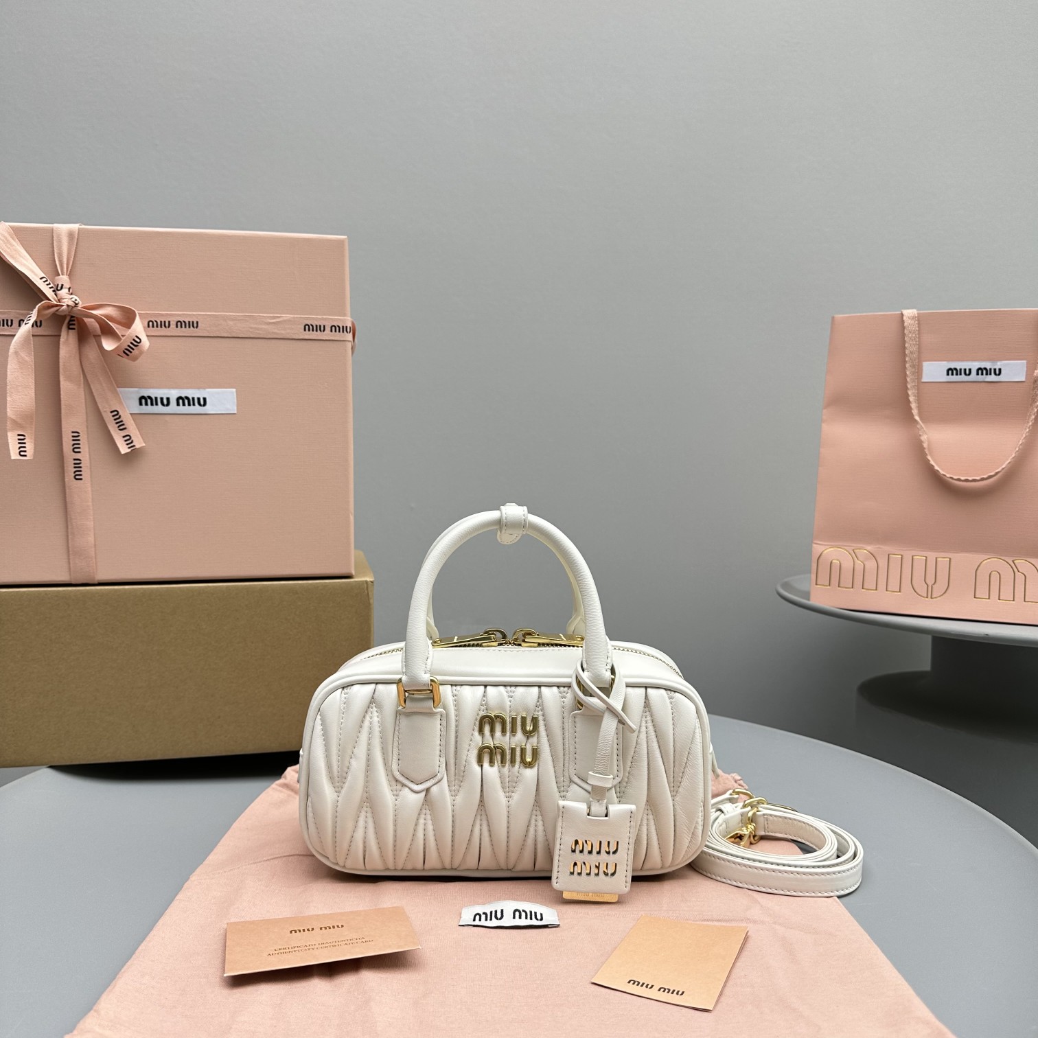 미우미우(Miu Miu) 아르카디 마테라쎄 - 이미지 11