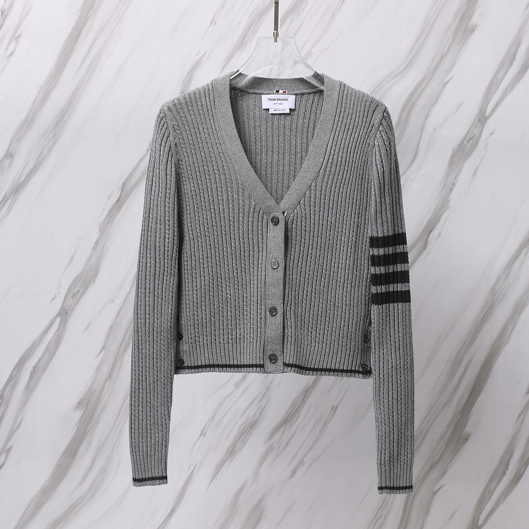 톰브라운(Thom Browne) 클래식 사선 숏 가디건 (여성용) 그레이