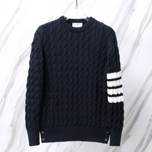 톰브라운(Thom Browne) 클래식 사선 케이블 니트 스웨터 네이비