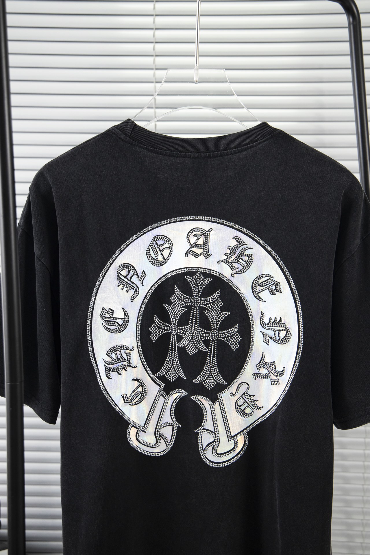 크롬하츠(Chrome Hearts)플로럴 십자가 핫픽스 워싱 오버핏 반팔 티셔츠 - 이미지 3