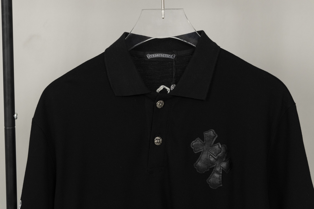 크롬하츠(Chrome Hearts)십자가 가죽 자수 플로럴 실버 버튼 반팔 폴로 티셔츠 - 이미지 3