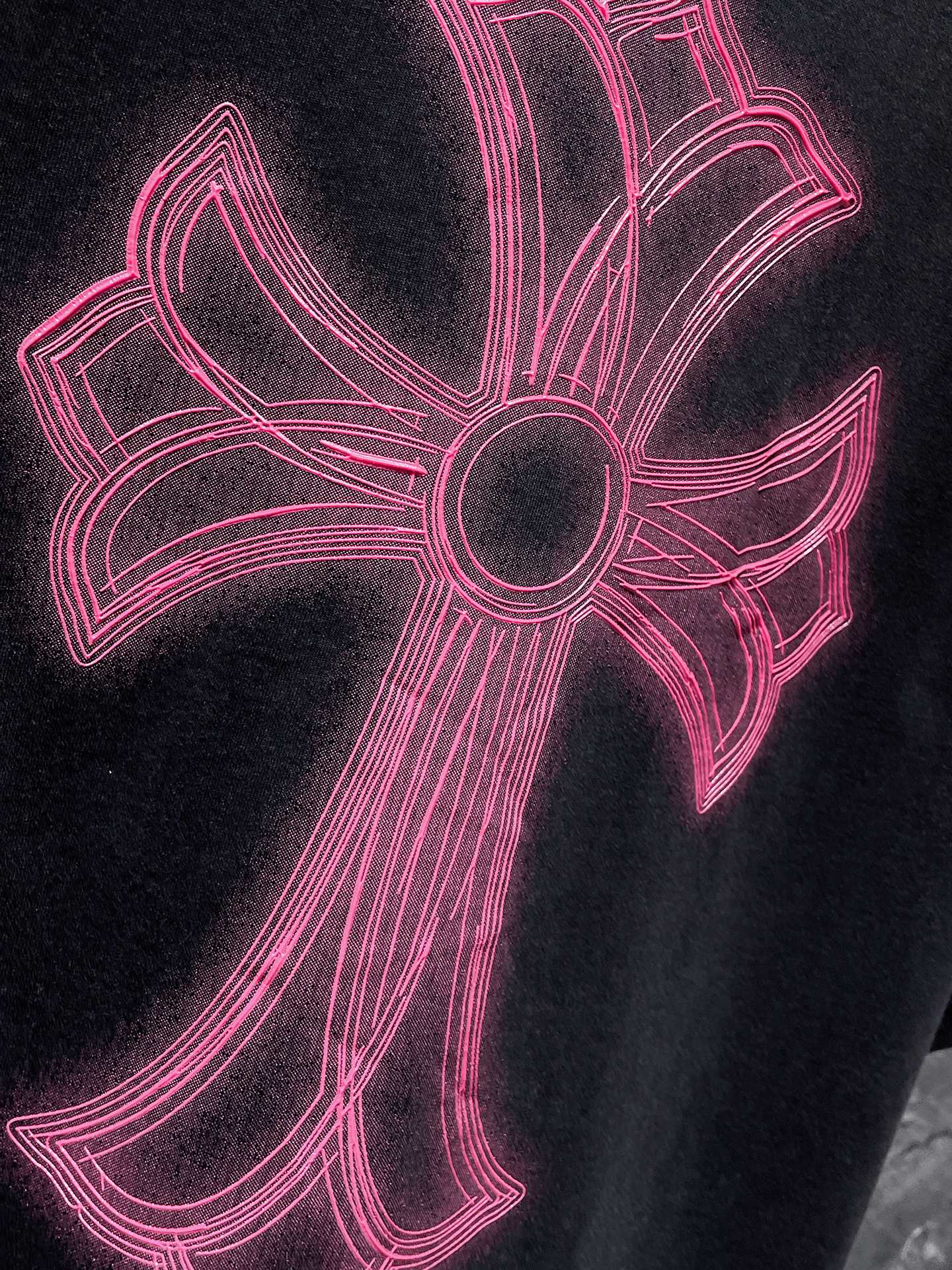 크롬하츠(Chrome Hearts)플로럴 십자가 워싱 발포 프린팅 반팔 티셔츠 - 이미지 9