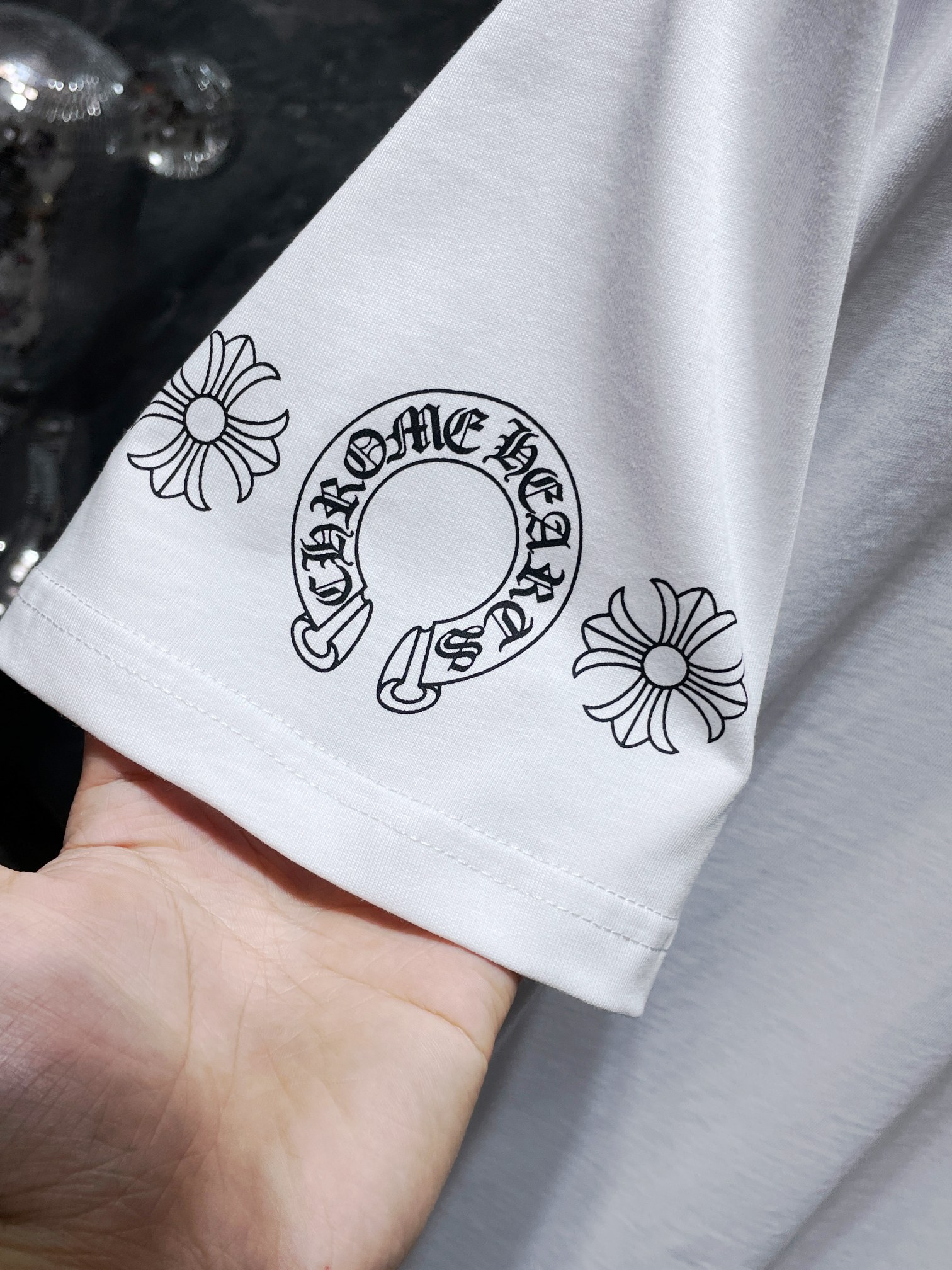 크롬하츠(Chrome Hearts) 플로럴 십자가 핑크 포인트 반팔 티셔츠 - 이미지 8