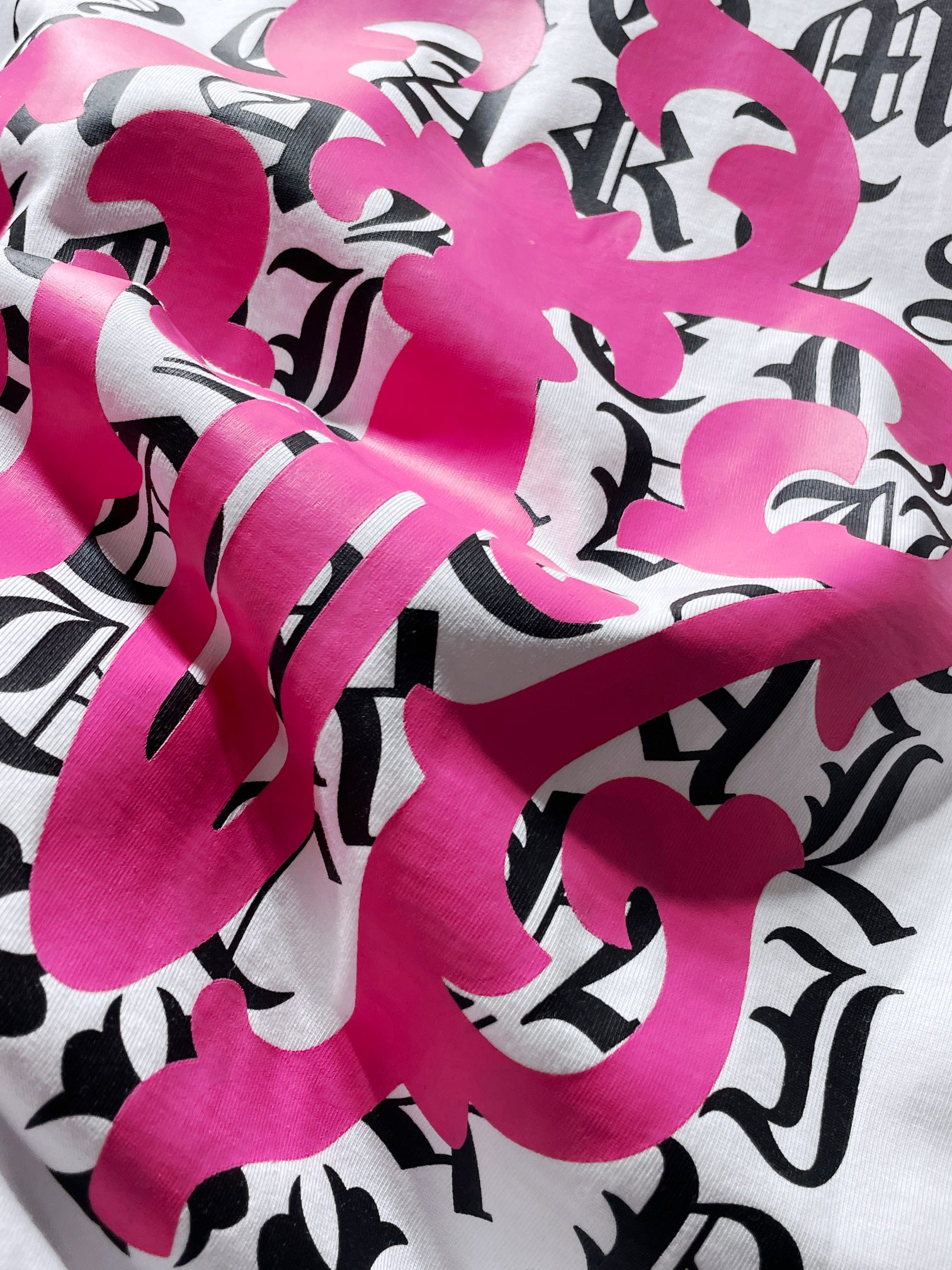 크롬하츠(Chrome Hearts) 플로럴 십자가 핑크 포인트 반팔 티셔츠 - 이미지 9