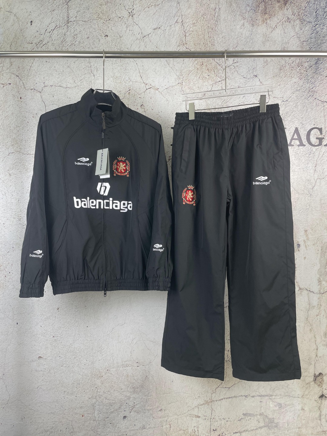 발렌시아가(Balenciaga) 풋볼 크레스트 집업 트랙 자켓