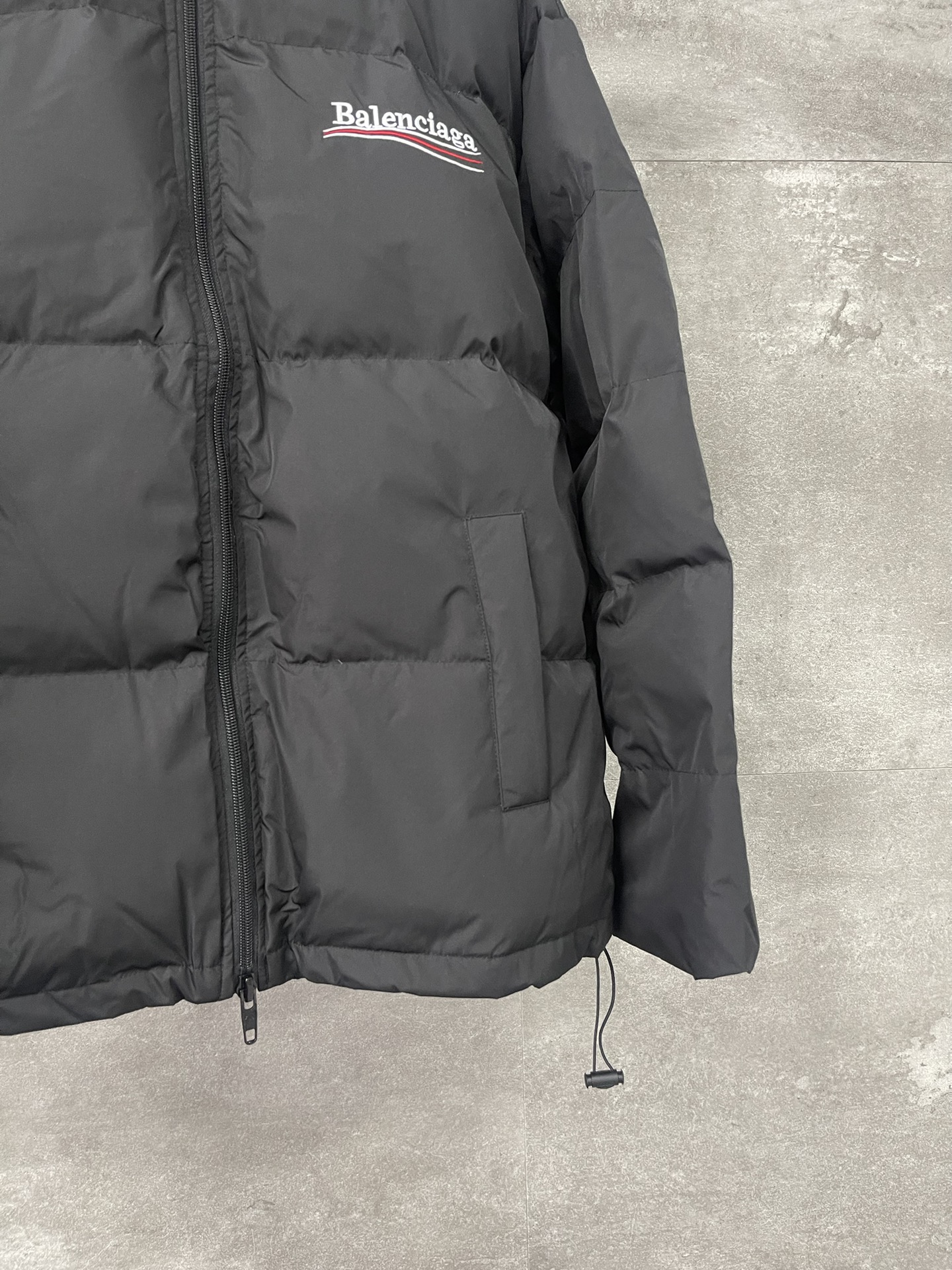 발렌시아가(Balenciaga) 웨이브 로고 자수 다운 자켓 - 이미지 6