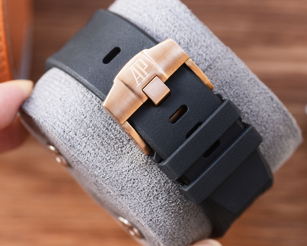 오데마 피게(Audemars Piguet)AP 로열 오크 오프쇼어 시리즈 44mm - 이미지 9