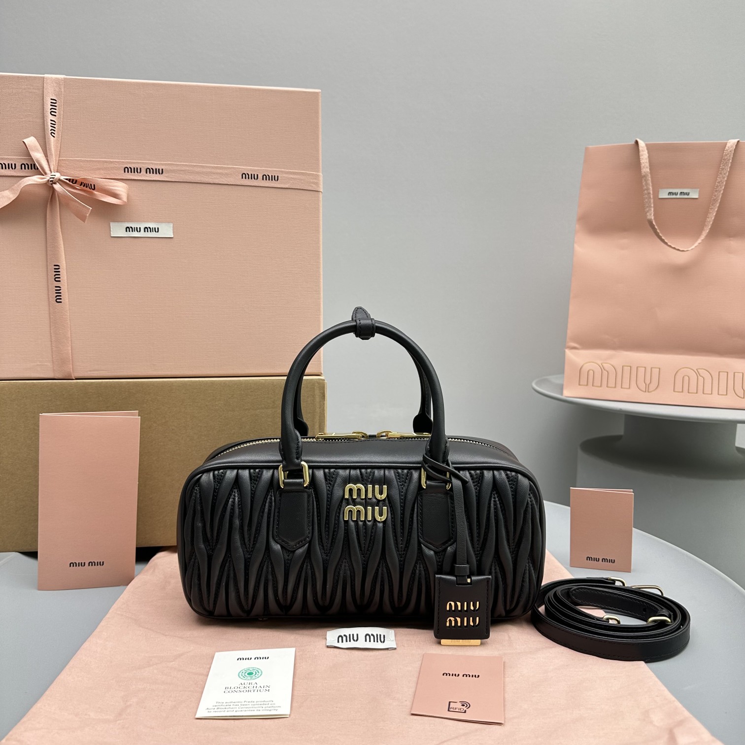 미우미우(Miu Miu) 아르카디 마테라쎄 - 이미지 10