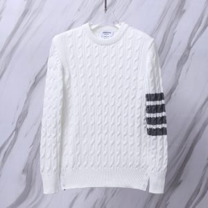 톰브라운(Thom Browne) 클래식 사선 케이블 니트 스웨터