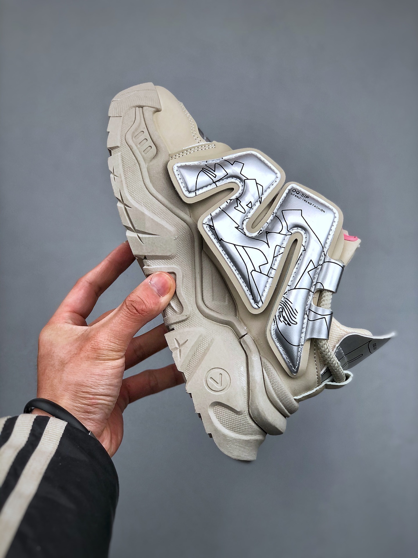 발렌시아가 (Balenciaga)트랙 시그니처 스니커즈 - 이미지 2