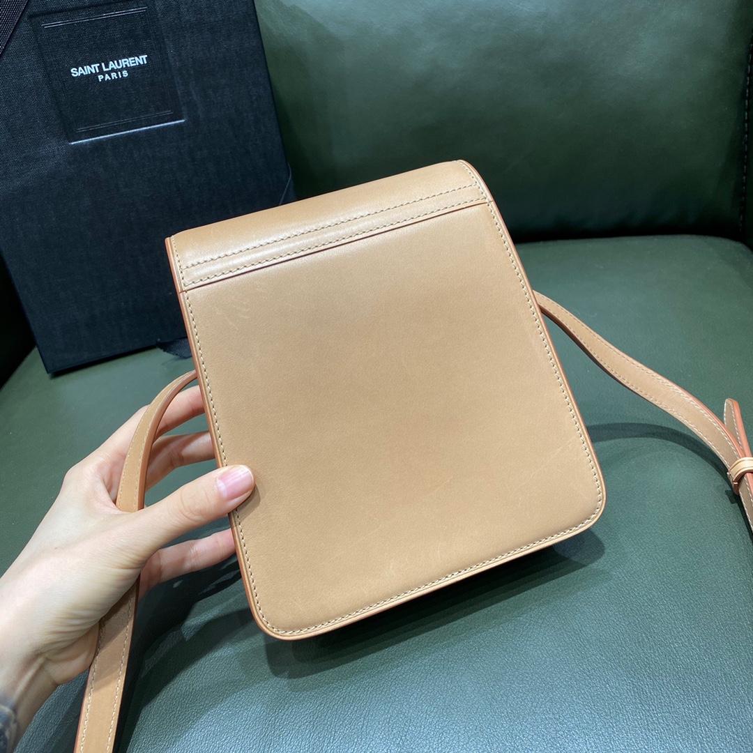 생로랑(Saint Laurent)의 카이아 사첼백 세로형 디자인 - 이미지 2