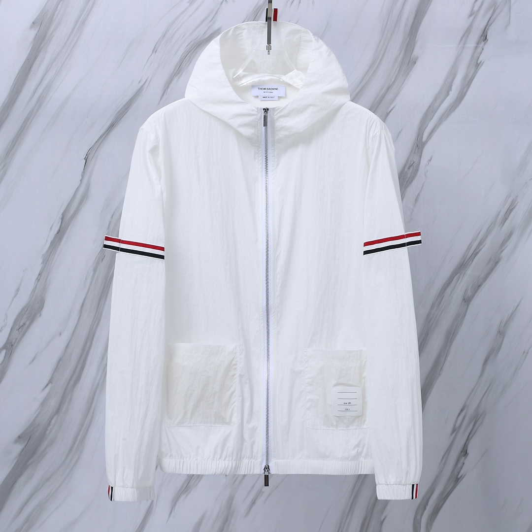 톰브라운(Thom Browne) RWB 스트라이프 암밴드 후드 윈드브레이커 - 이미지 2