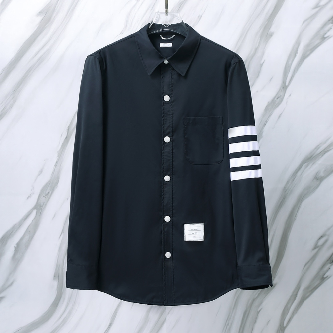 톰브라운(Thom Browne) 시그니처 사선 암밴드 캐주얼 셔츠 - 이미지 2