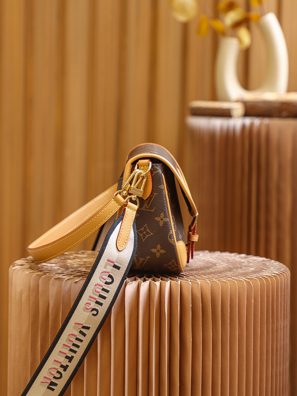 루이비통 (Louis Vuitton) 다이앤 모노그램 핸드백 - 이미지 3