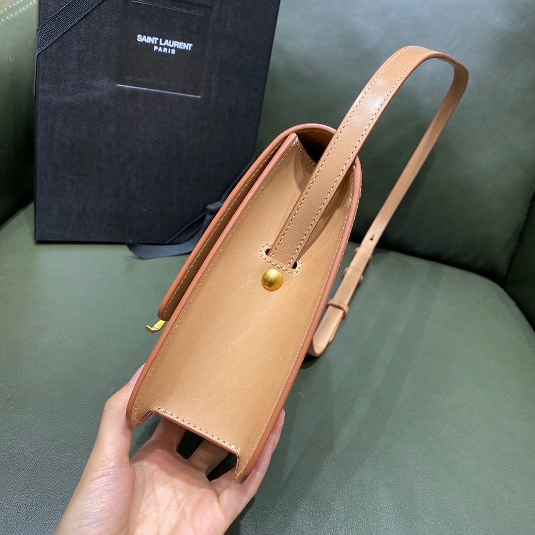 생로랑(Saint Laurent)의 카이아 사첼백 세로형 디자인 - 이미지 3