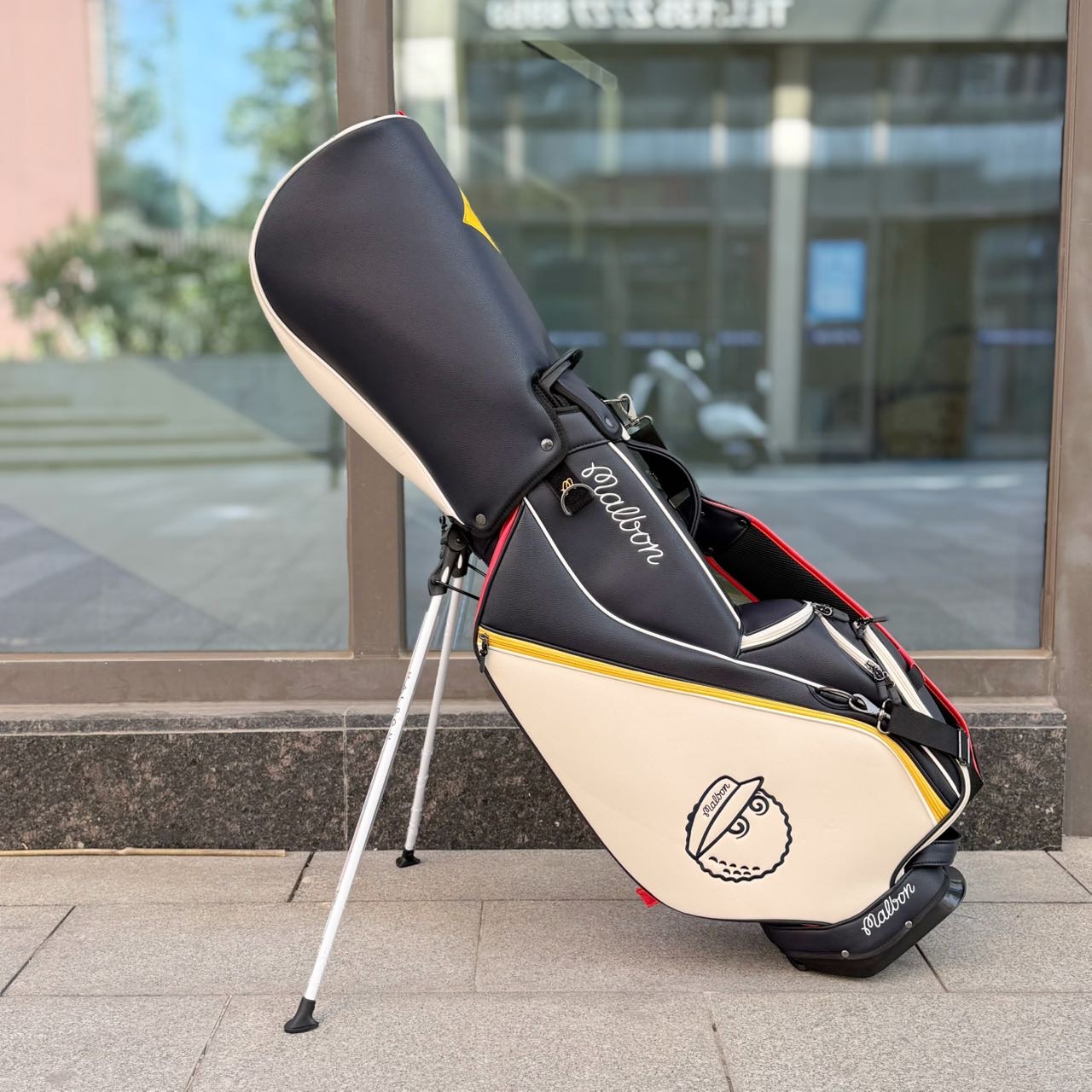 말본 골프(MALBON GOLF) 성수 익스클루시브 스탠드백 - 이미지 3