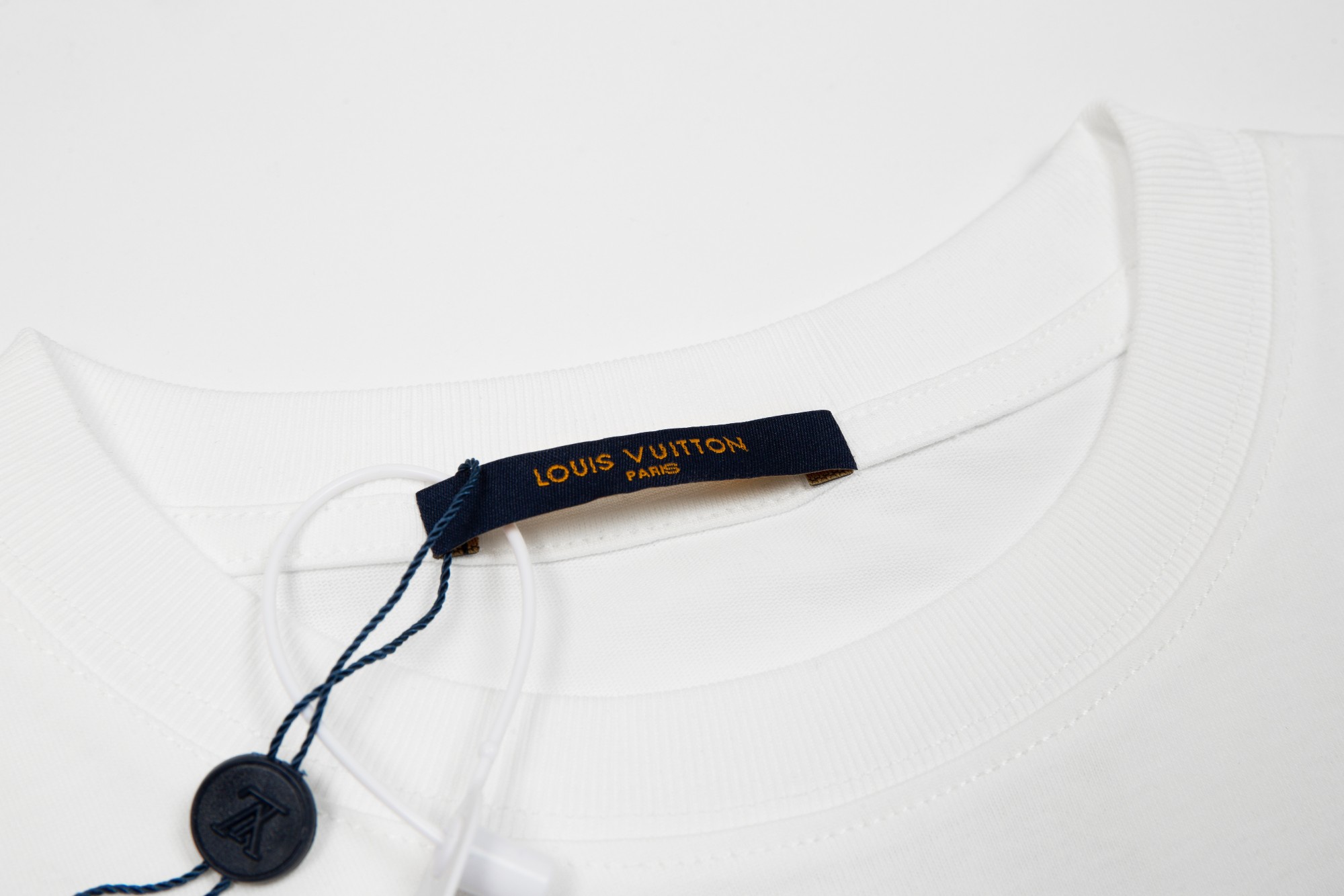 루이비통 (Louis Vuitton) 그래피티 모노그램 플라워 티셔츠 - 이미지 4