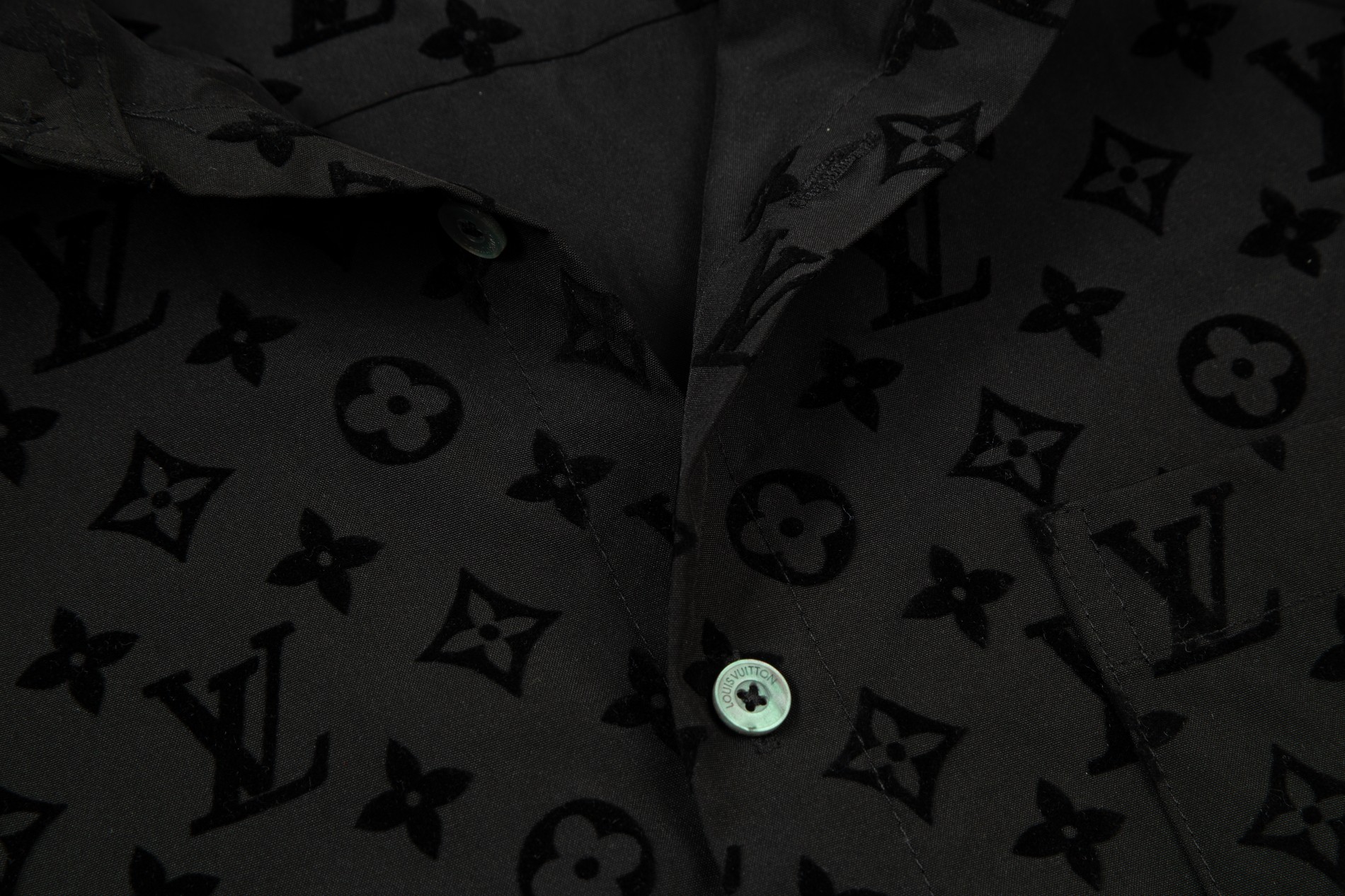 루이비통 (Louis Vuitton)플록 모노그램 클래식 셔츠 - 이미지 3