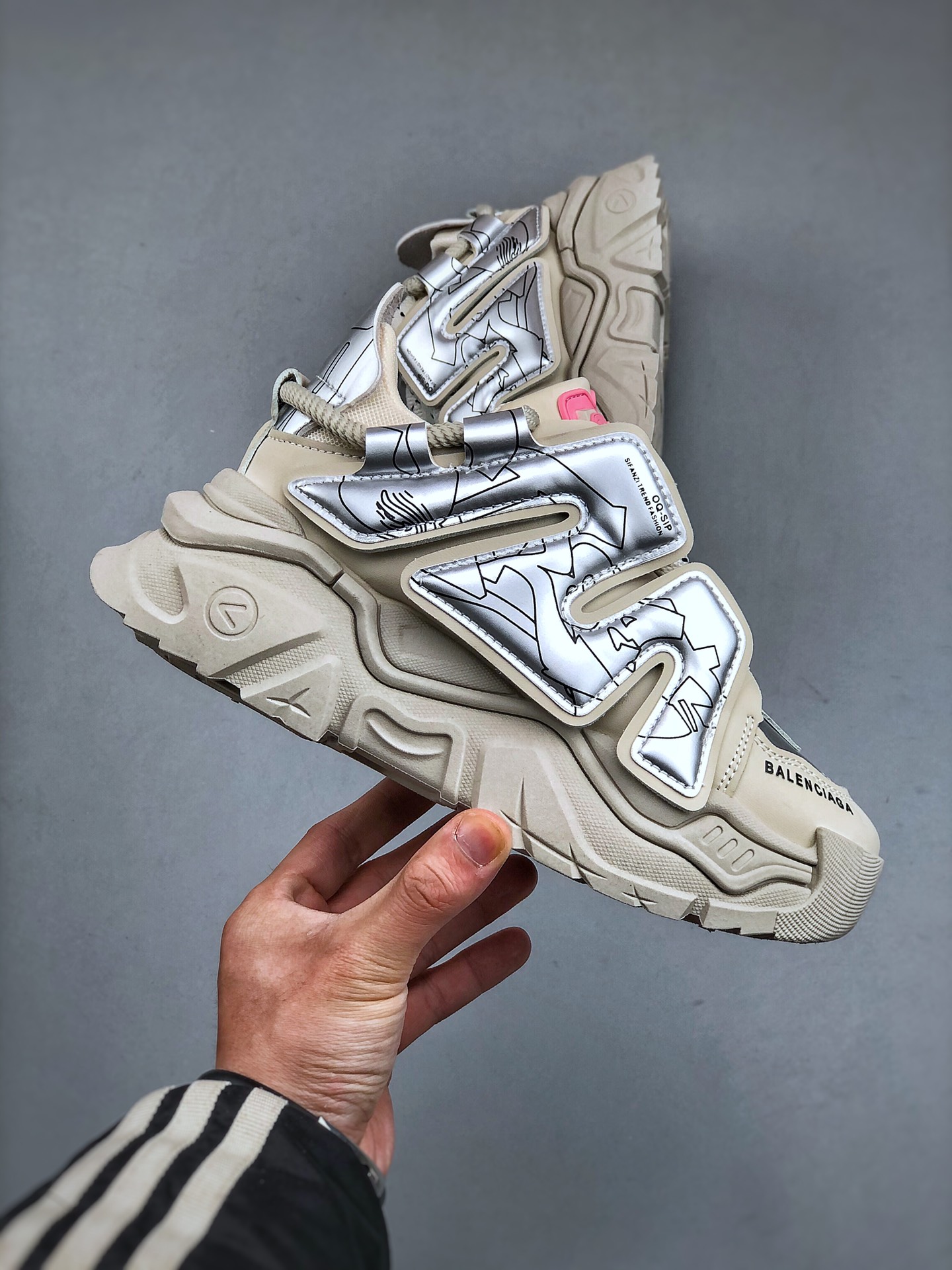 발렌시아가 (Balenciaga)트랙 시그니처 스니커즈 - 이미지 4