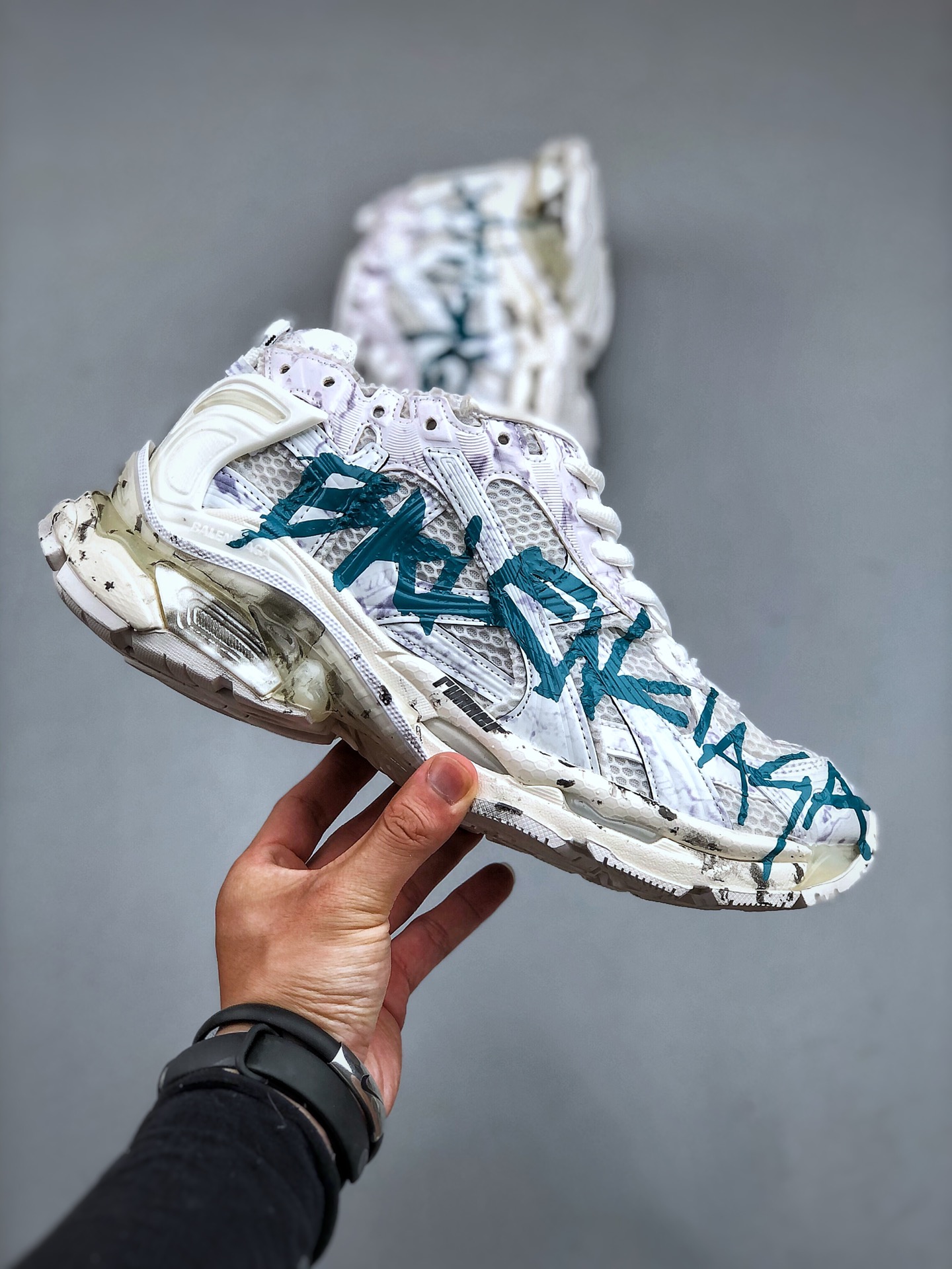 발렌시아가(Balenciaga) 러너 그래피티 스니커즈 - 이미지 4