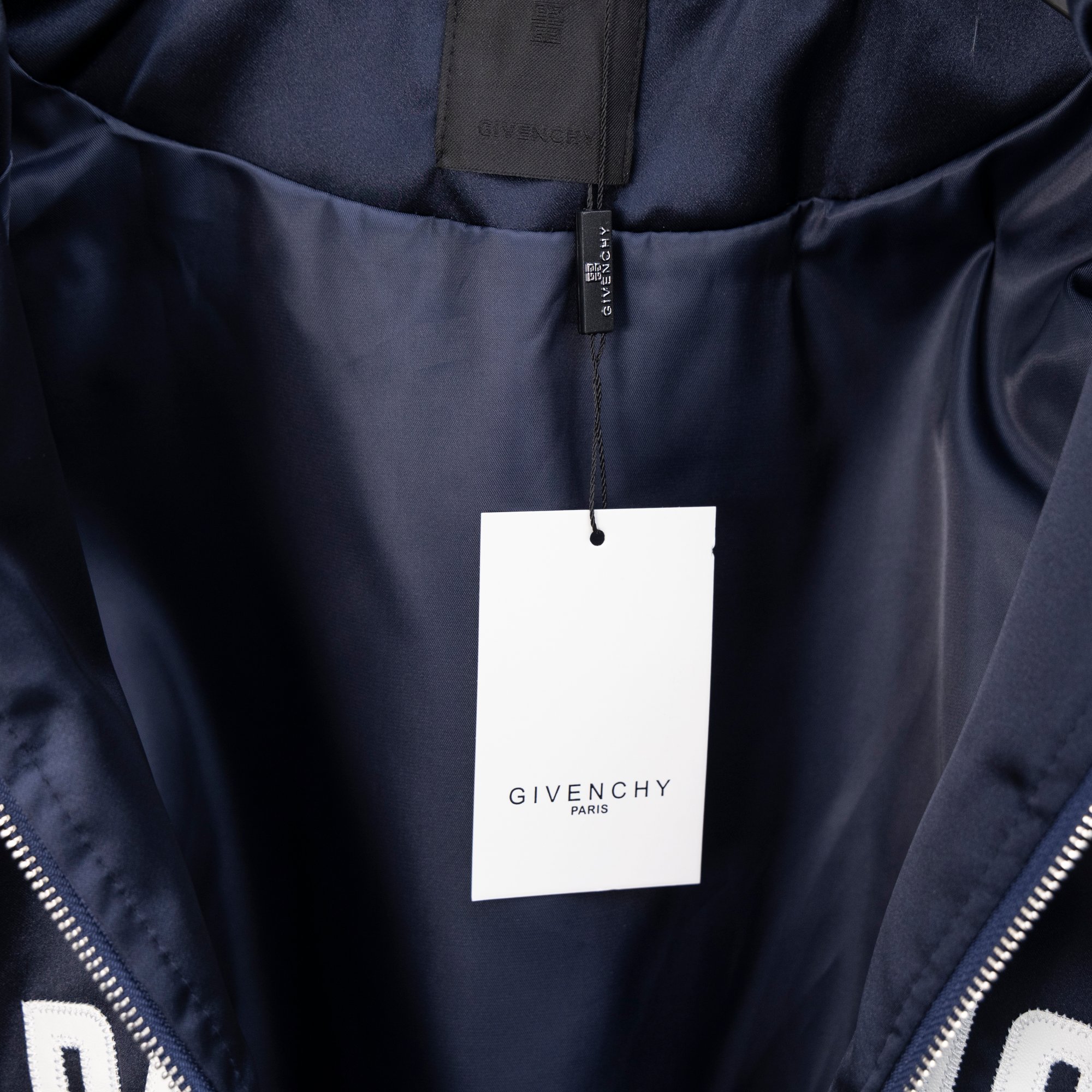 지방시(GIVENCHY) 파리스 로고 자수 봄버 자켓 - 이미지 4