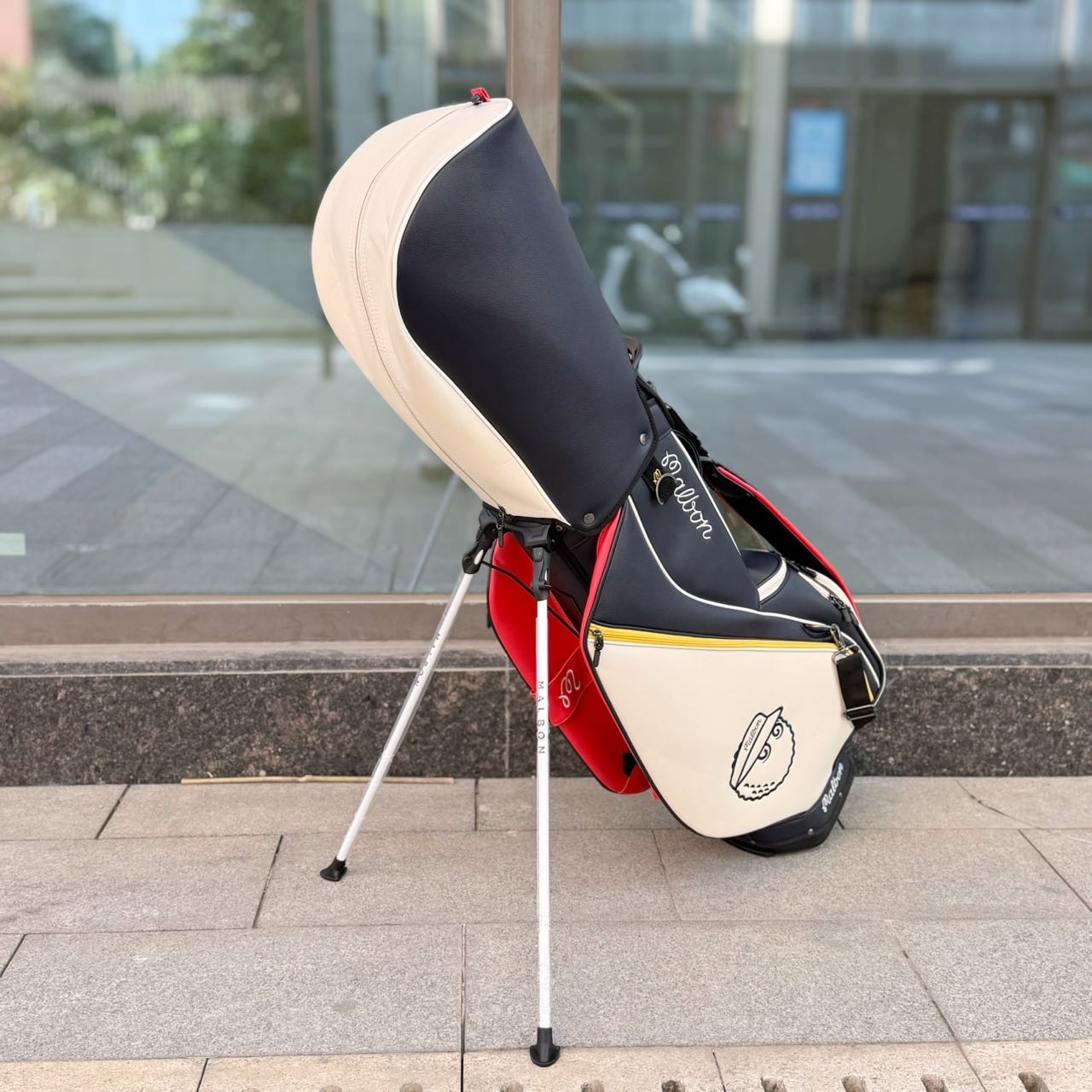 말본 골프(MALBON GOLF) 성수 익스클루시브 스탠드백 - 이미지 4