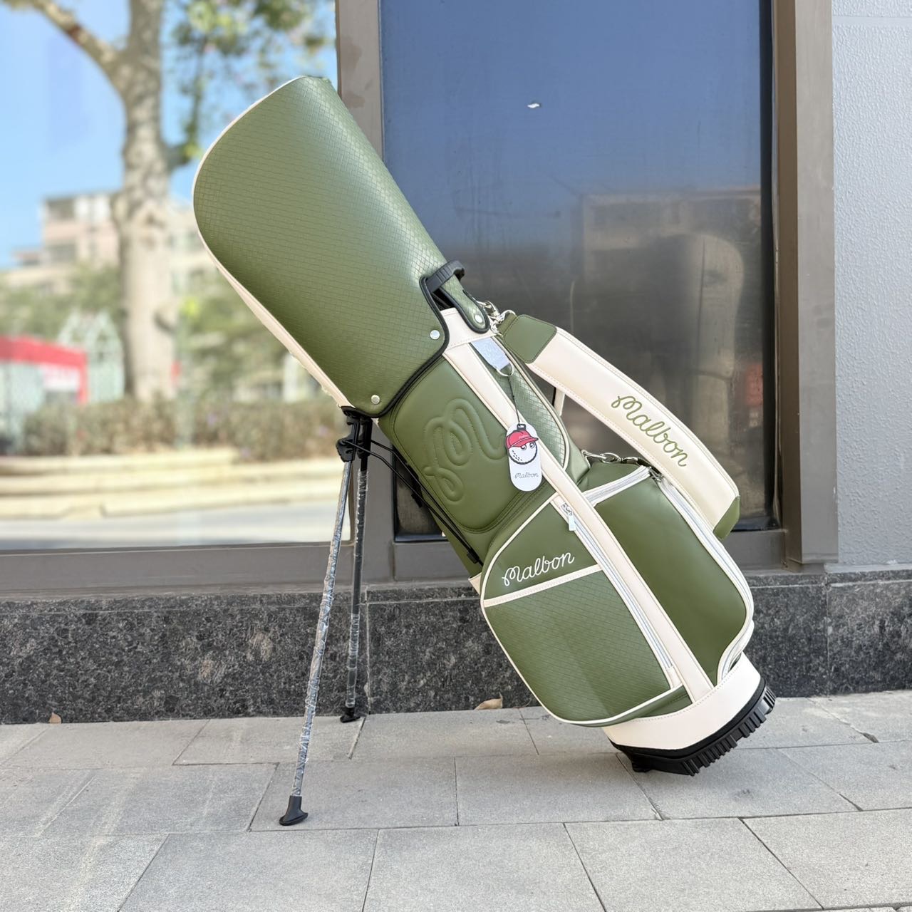 말본(Malbon) x AMC 어몽스트 더 사이프러스 스탠드백 - 이미지 4