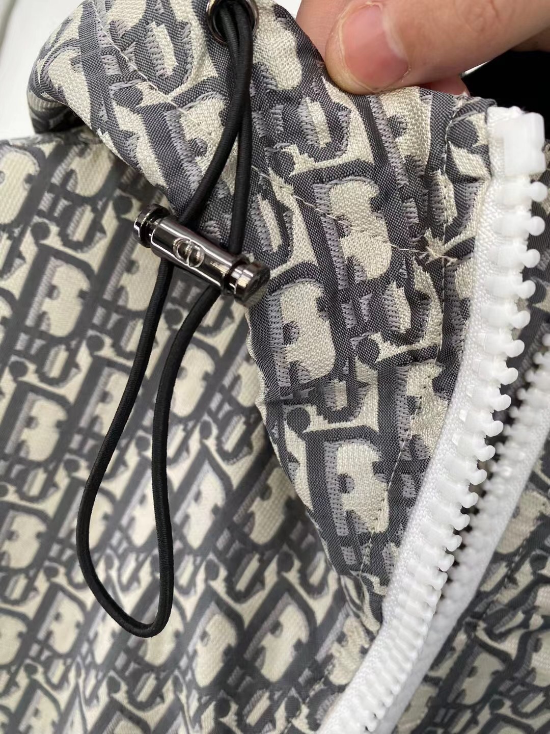 디올(Dior) 오블리크 워싱 테크니컬 후드 블루종 - 이미지 5