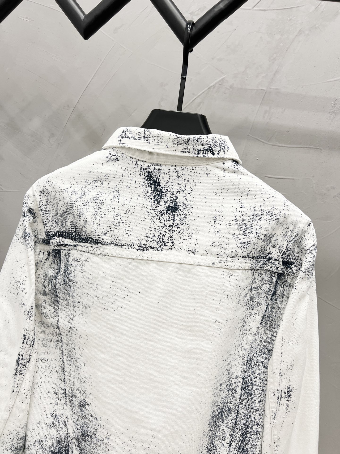 디올(Dior) 트롱프뢰유 데님 프린트 오버셔츠 - 이미지 4