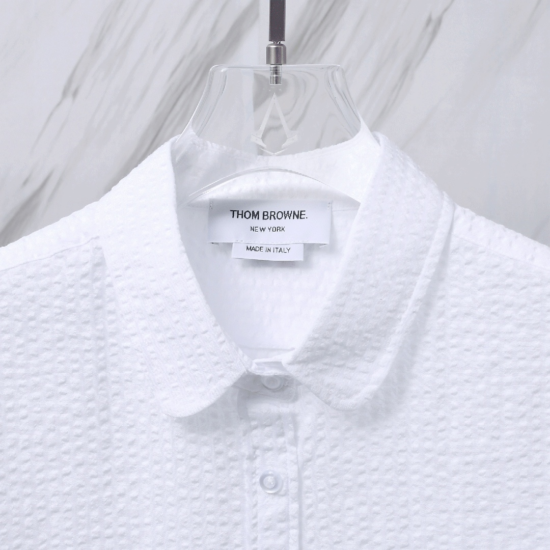 톰브라운(Thom Browne) 여성용 RWB 암밴드 크롭 화이트 셔츠 - 이미지 4