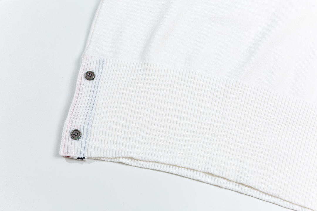 톰브라운(Thom Browne) 사선 암밴드 밀라노 스티치 터틀넥 니트 - 이미지 4