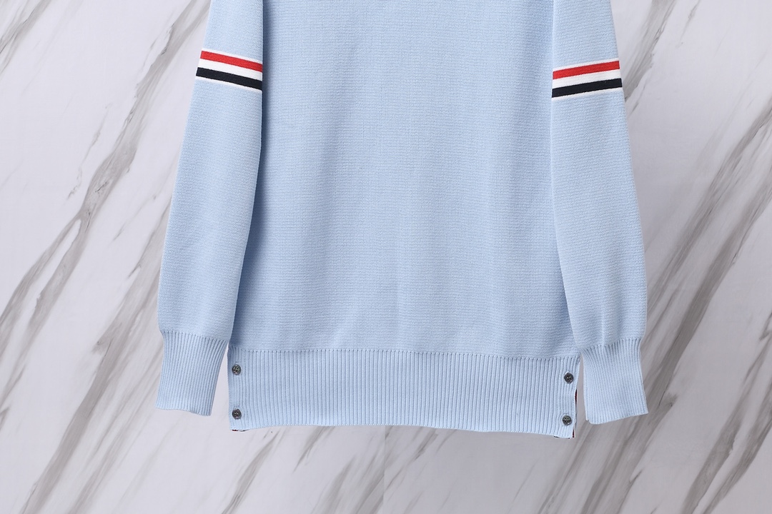 톰브라운(Thom Browne) 스타일 삼색 라인 암밴드 크루넥 니트 스카이 블루 - 이미지 4